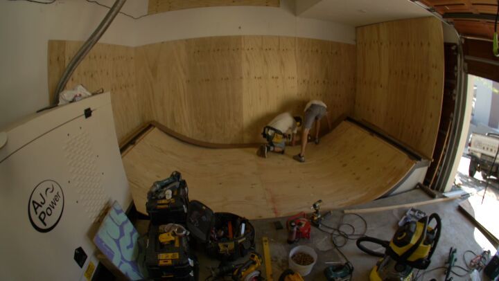 Check out this indoor miniramp...